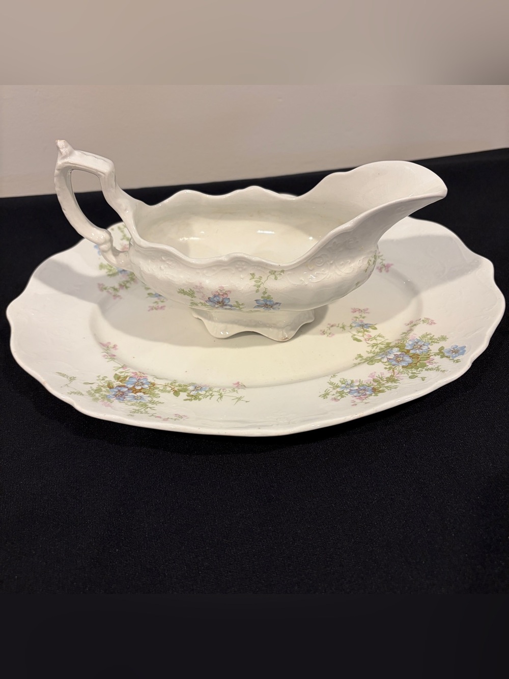 J & G Meakin Hailey Ironstone Sauce Gravy Boat Under Plate